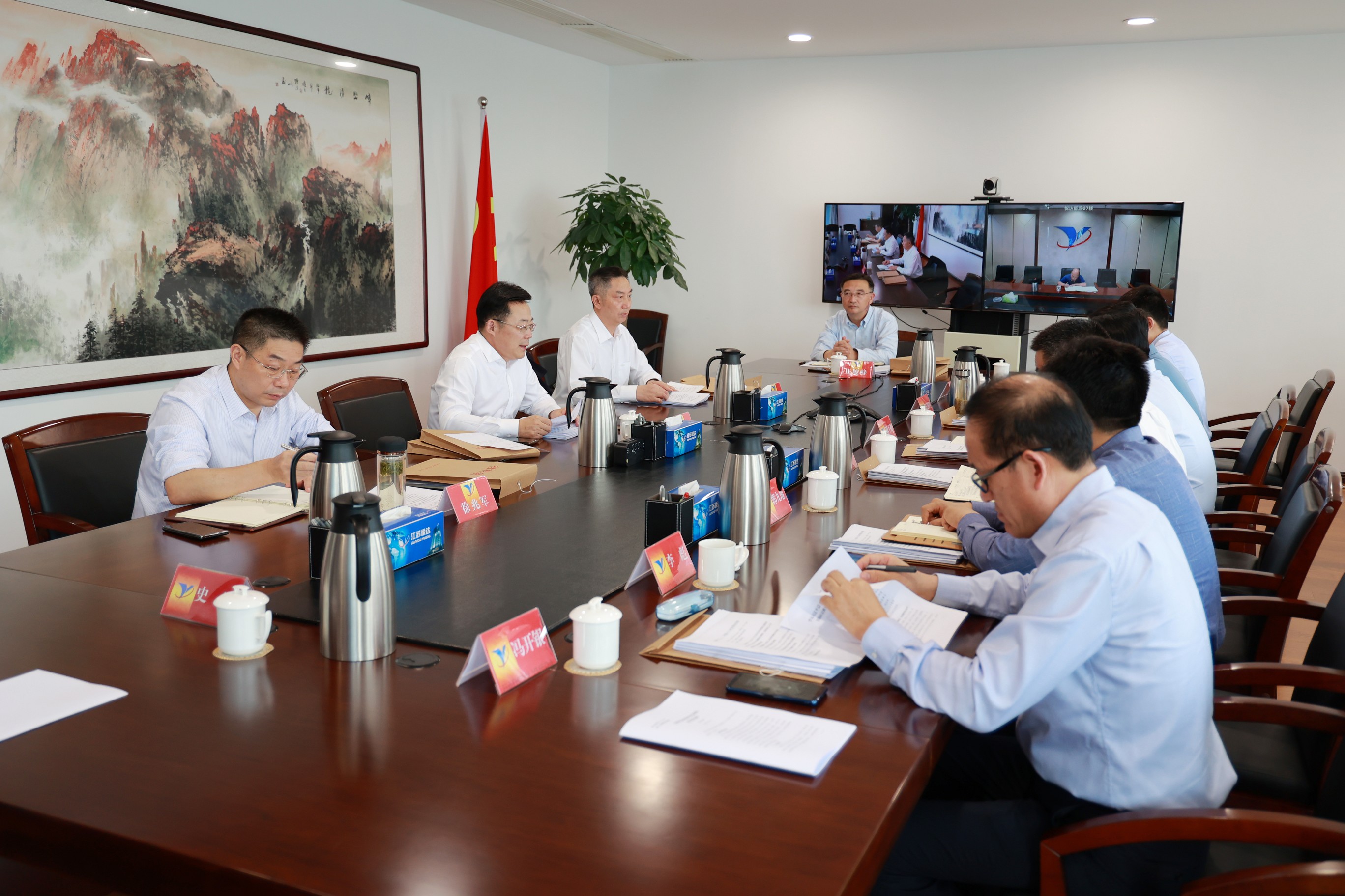 集團召開(kāi)黨委中心組專題學習(xí)會(huì)