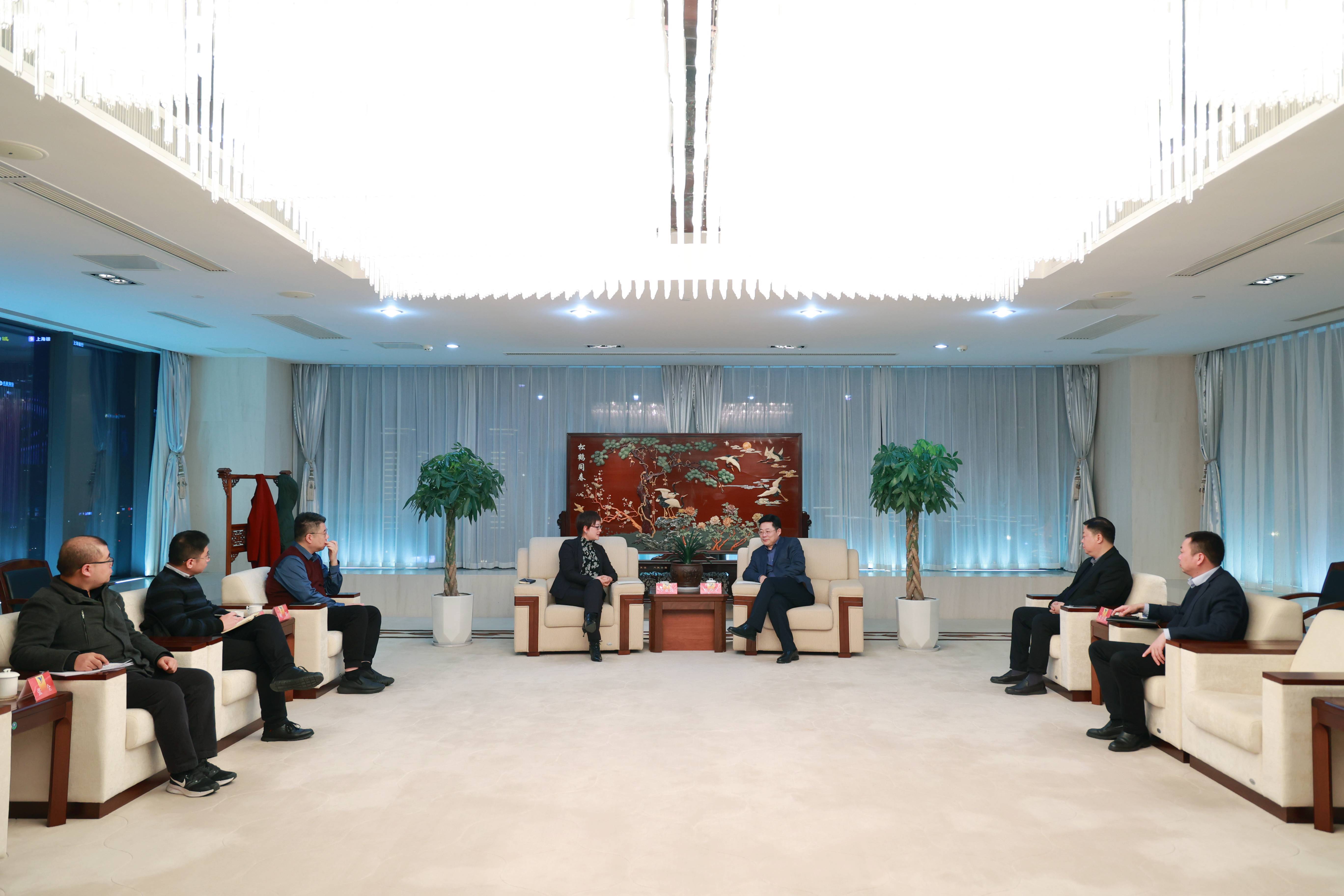 集團與進出口銀(yín)行(xíng)江蘇分(fēn)行(xíng)深化(huà)銀(yín)企合作(zuò)